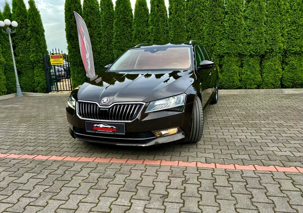 Skoda Superb cena 99700 przebieg: 130017, rok produkcji 2018 z Wieliczka małe 781